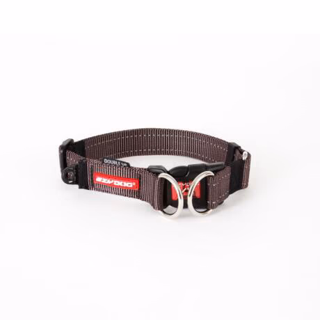 A coleira EsyDog Double Up Chocolate oferece um conforto e um resistencia acima do normal.