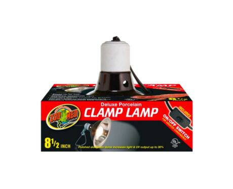 A Porcelain Clamp Lamp Zoo Med é uma fonte de luz versátil com uma cúpula de cerâmica polida que foca e maximiza a saída de luz e UV.
