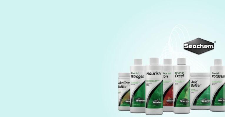 Gama de produtos Seachem para aquários plantados — fertilizantes e suplementos com fundo azul claro.