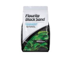 Seachem Flourite Black Sand é um cascalho de argila porosa estável especialmente fraturado para aquários naturais plantados.