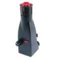 Skimmer Fluval SK400 a funcionar num aquário de água doce, com boia ajustável e fixação por ventosa, ideal para manter a superfície limpa e sem gorduras.
