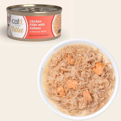 Catit Cuisine Fillet Frango Desfiado com salmão em caldo 75 gr é uma deliciosa recompensa natural, feita com filetes inteiros de frango de alta qualidade.