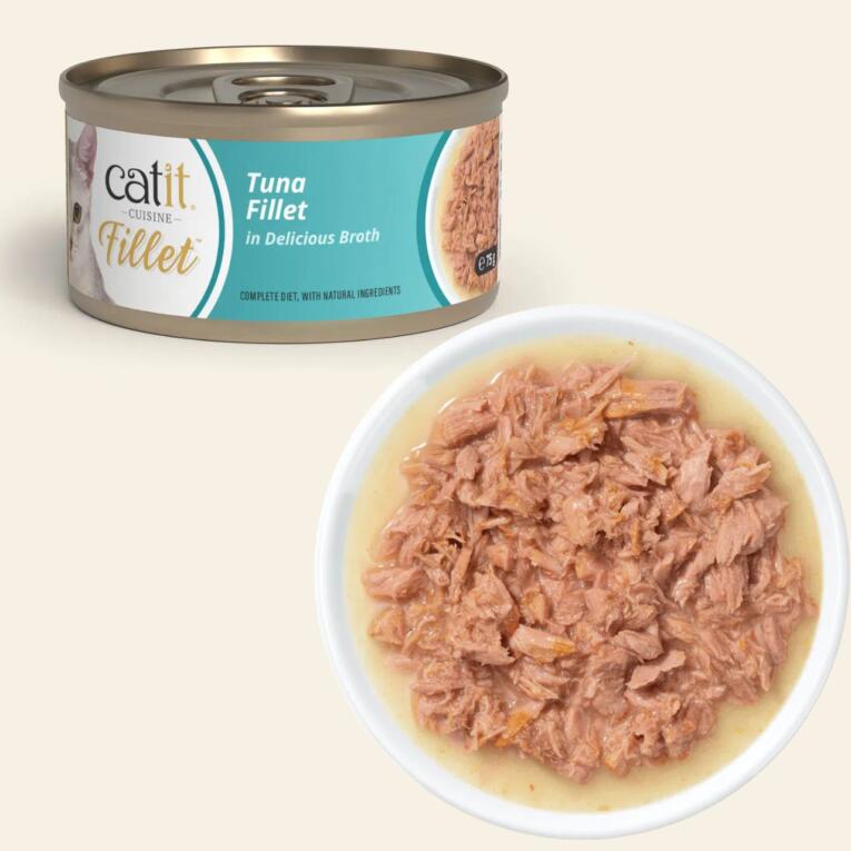 O Catit Cuisine Fillet Atum em caldo é uma deliciosa recompensa natural, feita com filetes inteiros de peixe de alta qualidade.