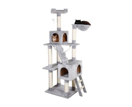 Arranhador de cubos modular Kerbl para gatos com escada e zonas de sisal.