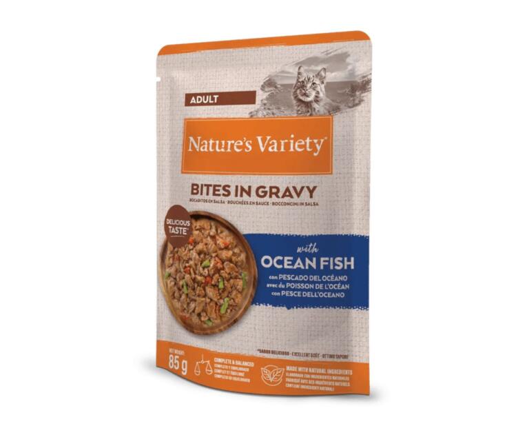 Alimento húmido Nature's Variety Bites in Gravy Gato Adulto Peixe do Oceano e Vegetais saqueta 85g.
