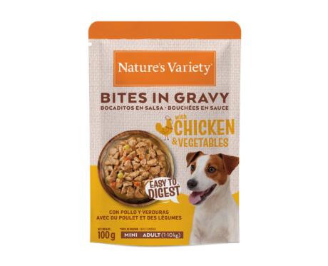 Pedaços em molho Nature's Variety Mini Frango e Legumes 100g para cão.